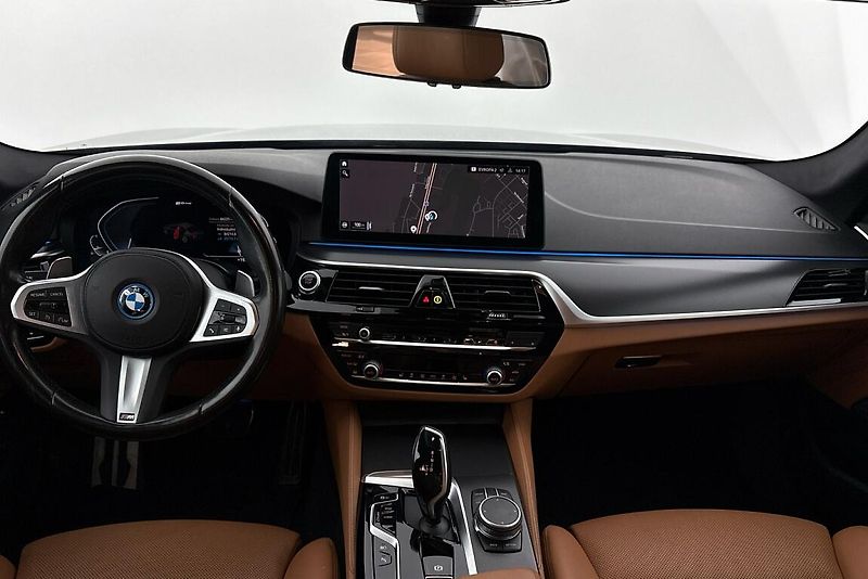 BMW Řada 5 545e xDrive - fotka 8 z 14