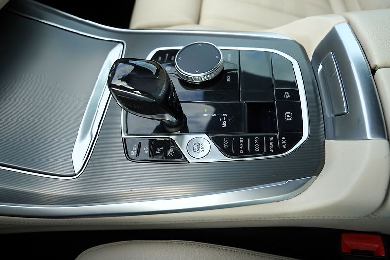 BMW X5 40i xDrive/340 PS/tažné/panora - fotka 46 z 47