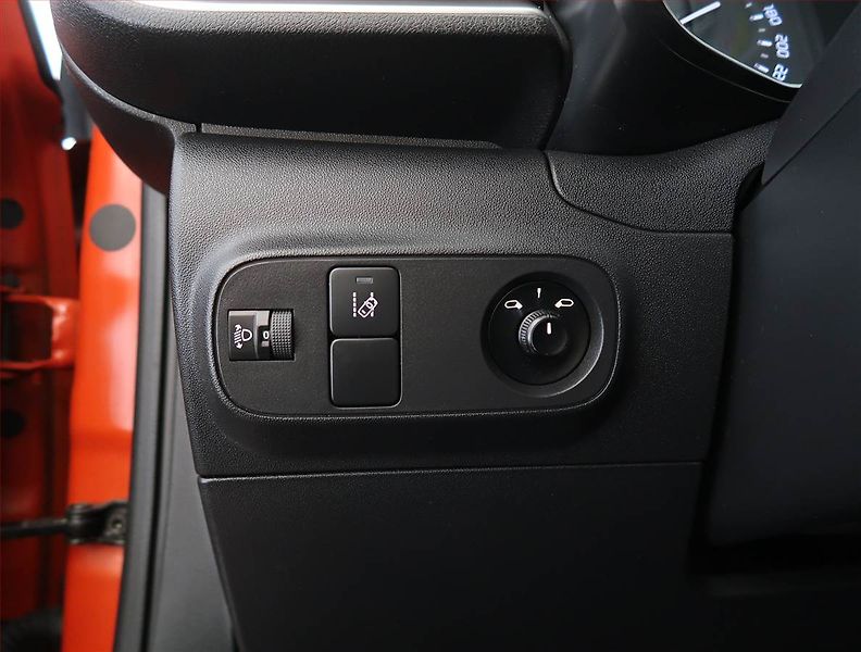 Citroën C3 (2017) Feel 1.2 PureTech, Tempomat - fotka 18 z 19