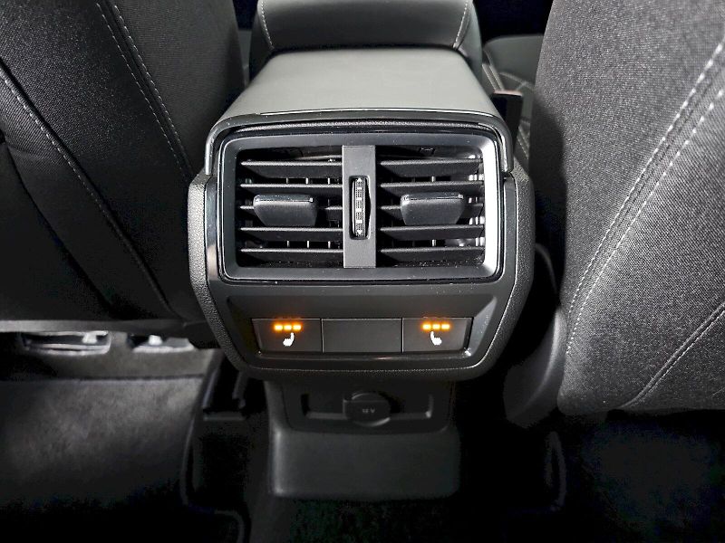 Škoda Karoq (2025) 2.0TSi 140kW 4X4 SPORTLINE TAŽ - fotka 29 z 35