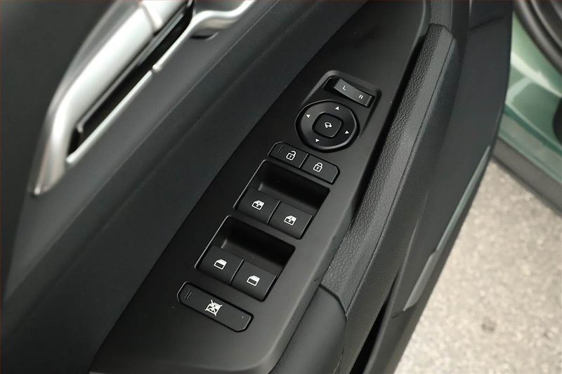 Kia Sportage (2025) 1.6 T-GDI, Exclusive, ACC - fotka 9 z 18