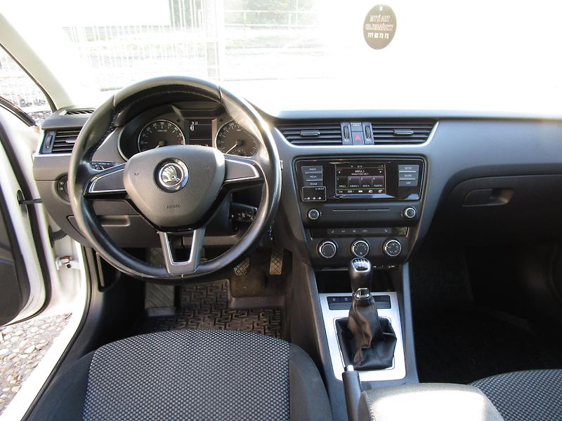 Škoda Octavia 1,6TDI-81KW-KOUPENA v ČR+STK - fotka 7 z 15