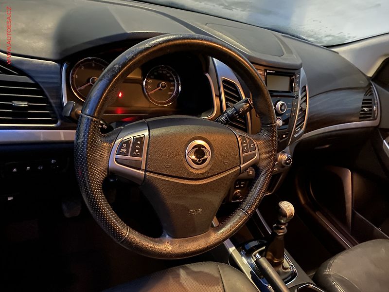 SsangYong Korando (2015) 2.0 e-XDi AWD, AC, TZ, park - fotka 12 z 17