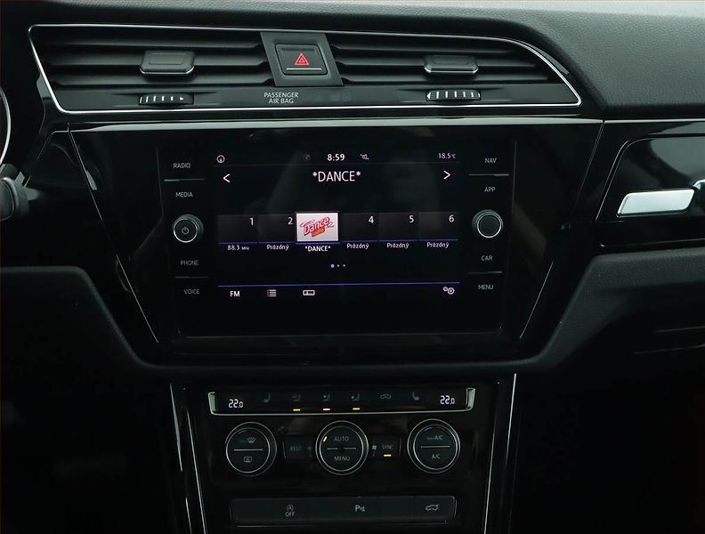 Volkswagen Touran (2019) Highline 1.5 TSI - fotka 12 z 21