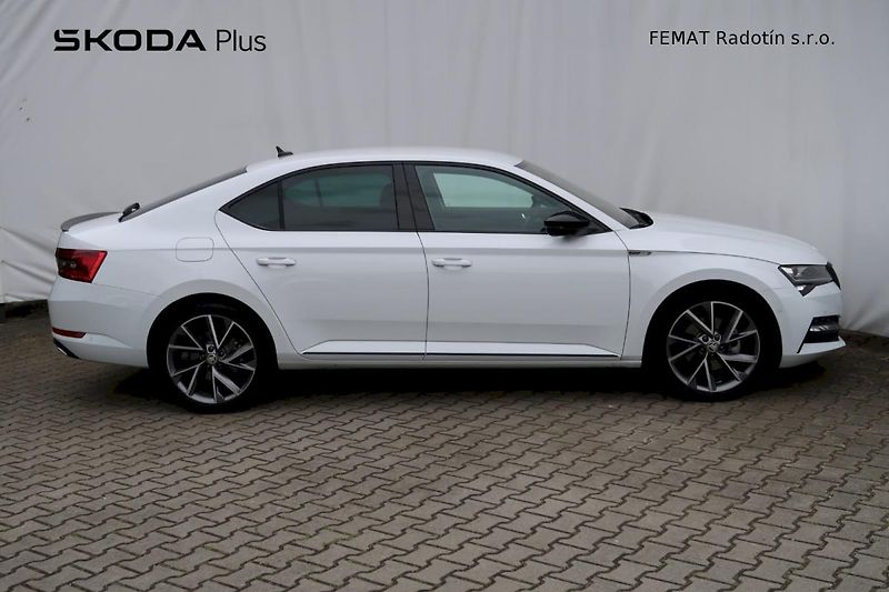 Škoda Karoq (2025) SportLine 2,0 TDi /110 kW - fotka 3 z 30
