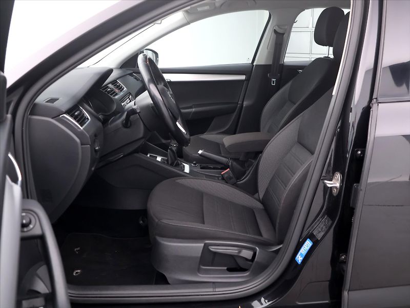Škoda Octavia 1,6 TDI 85kW CZ Ambition 2.Maj - fotka 11 z 32