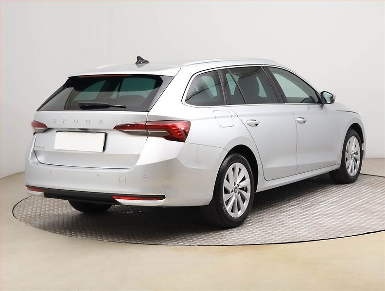 Škoda Octavia (2025) Top Selection 1.5 eTSI mHEV - fotka 5 z 22
