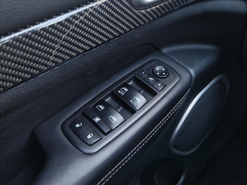 Jeep Grand Cherokee 6,4 i SRT 344kW NAVI TOPSTAV - fotka 32 z 32