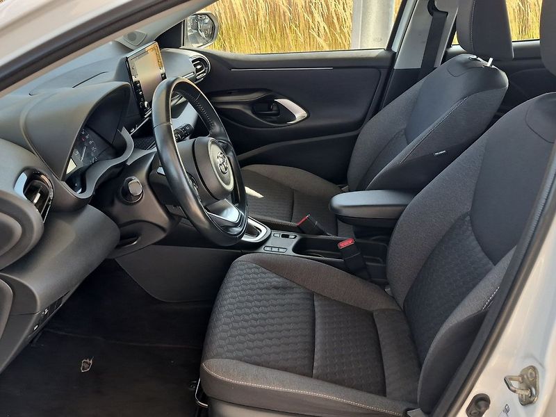 Toyota Yaris 1.5 HEV 1 CVT Comfort tech - fotka 9 z 24