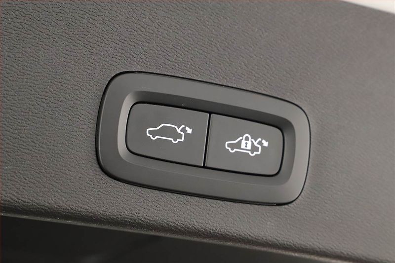 Volvo XC40 (2023) B3 - fotka 15 z 18