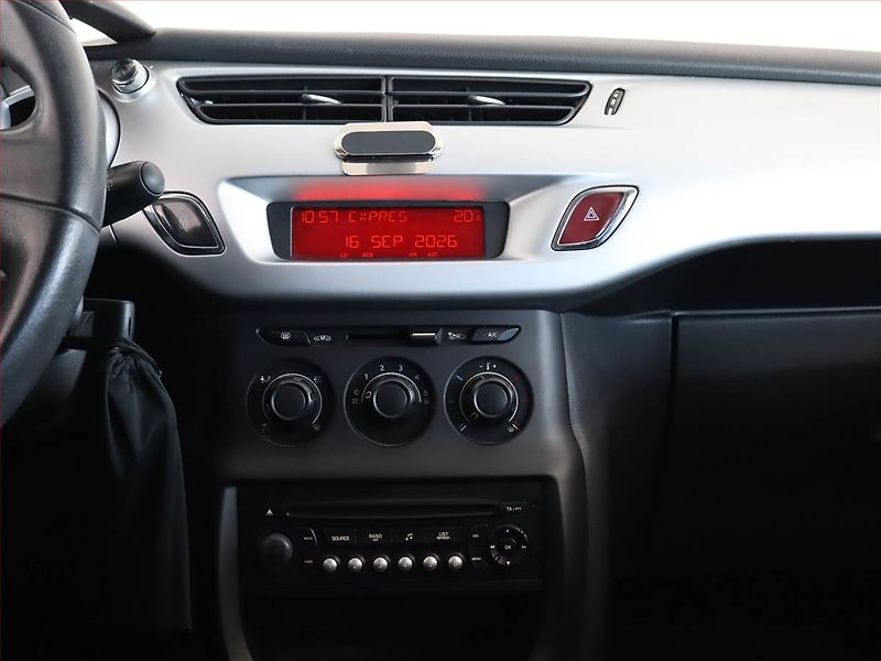 Citroën C3 (2010) 1.4 i, po STK, v dobrém stavu - fotka 12 z 15