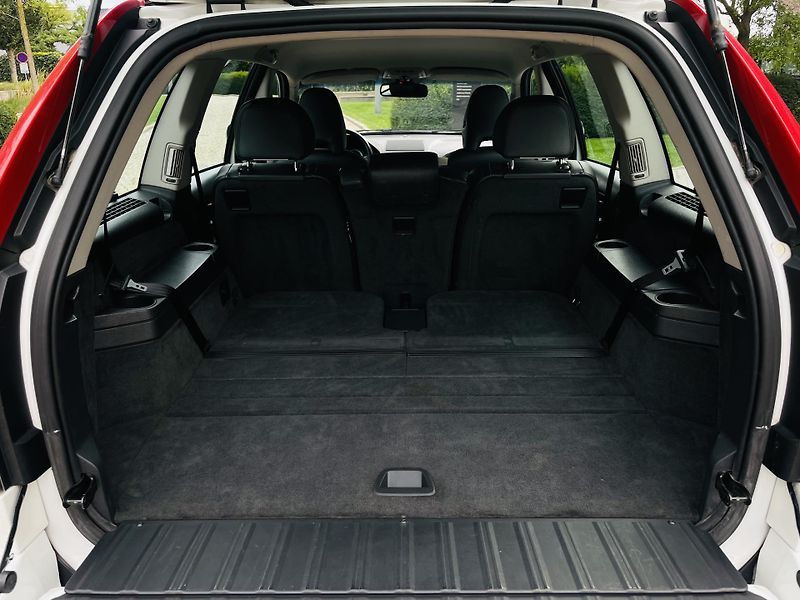 Volvo XC90 2.4D5 4x4 AUT VÝHŘEV SENZORY - fotka 20 z 40