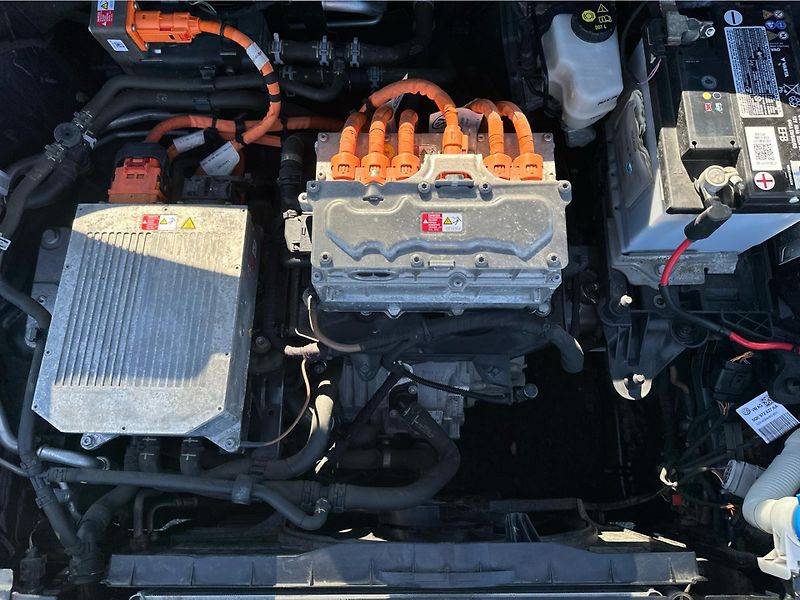 Volkswagen e-Golf Comfortline 100kW SOH: 92,4% - fotka 21 z 22