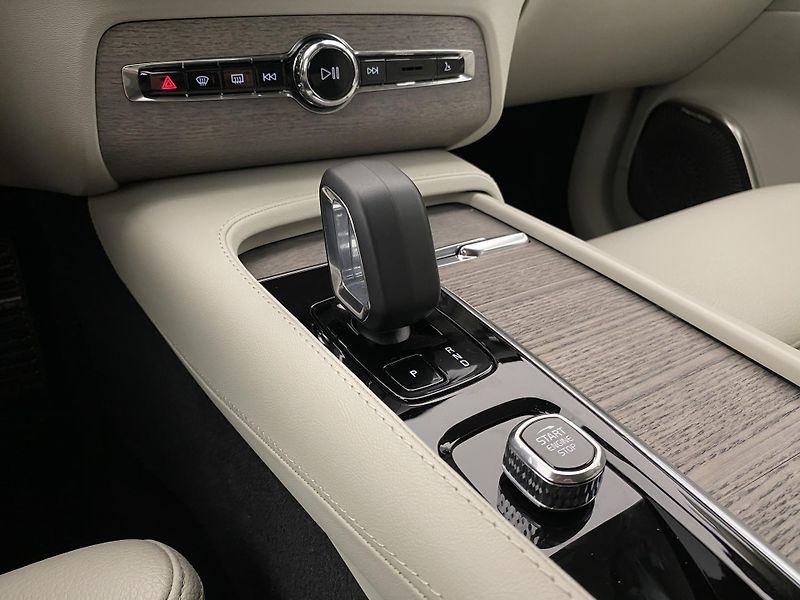 Volvo XC90 B5 AWD PLUS BRIGHT AUT CZ - fotka 31 z 58