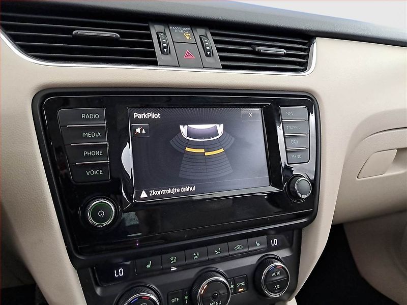 Škoda Octavia (2015) 2.0 TDI, 4X4, Serv.kniha - fotka 19 z 19