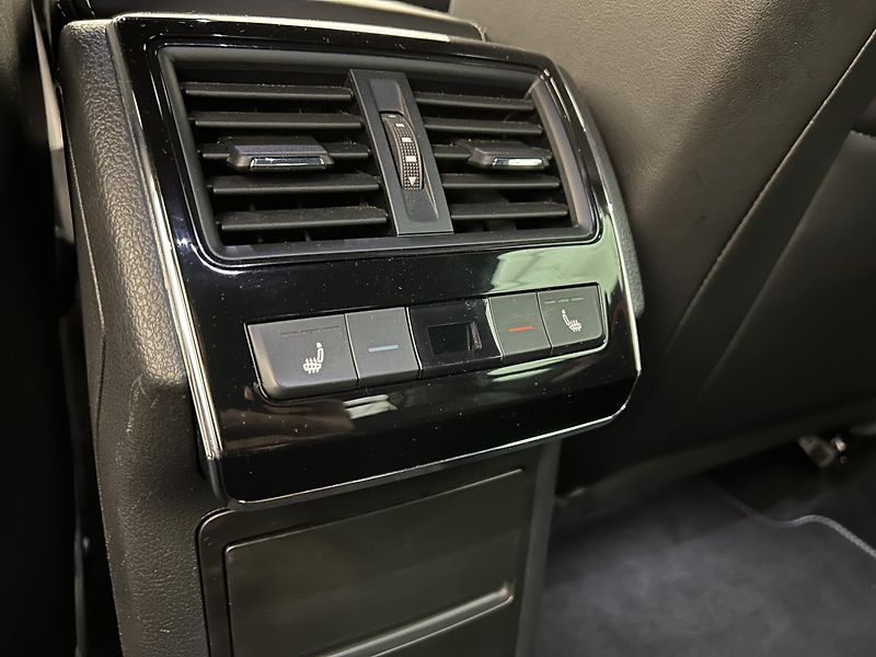 Škoda Superb 2.0 TDI 4x4 SportLine - fotka 25 z 31