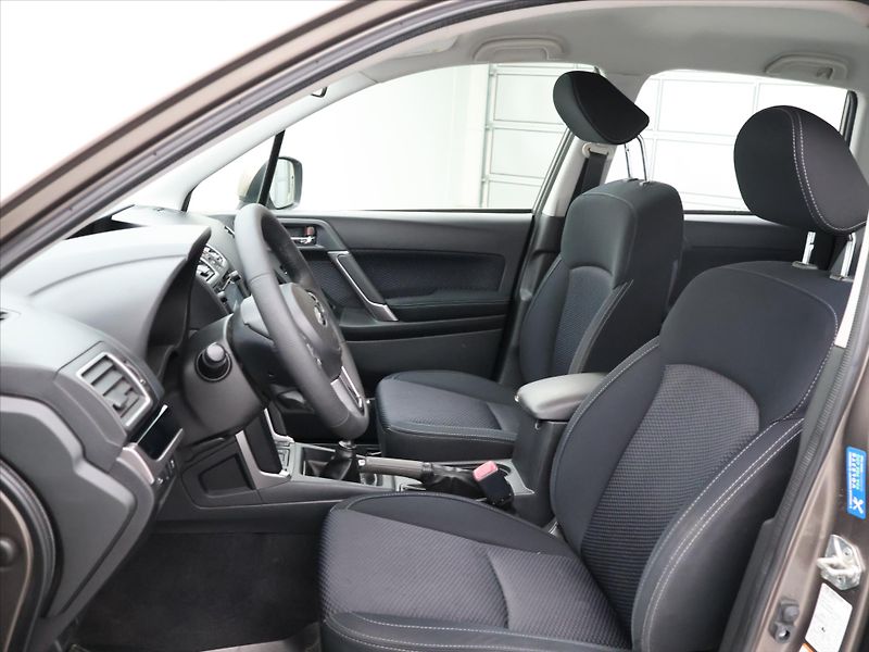 Subaru Forester 2,0 i-L 110kW Comfort 4x4 CZ - fotka 10 z 32