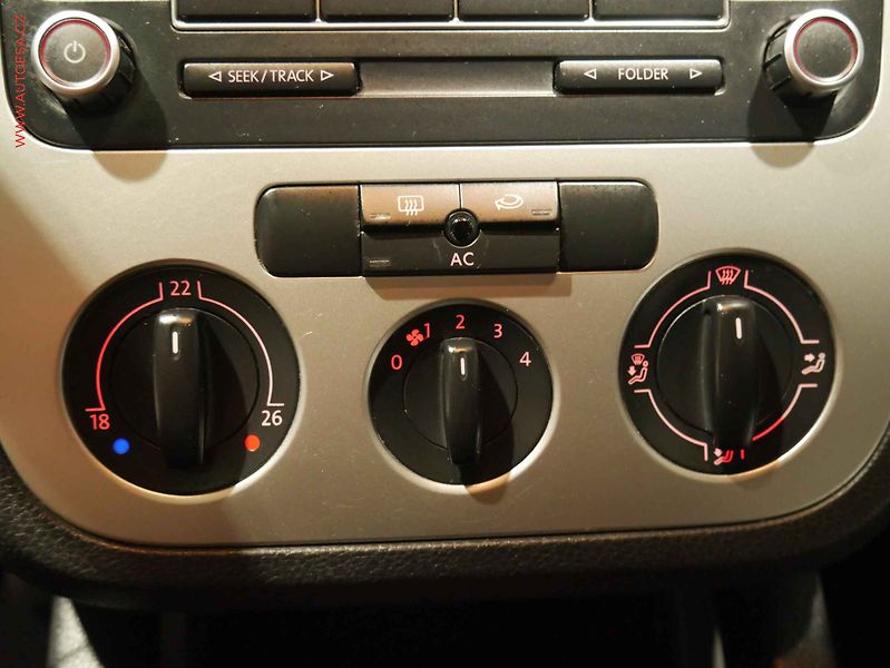 Volkswagen Scirocco (2009) 1.4 TSI, 2.maj, Klima - fotka 13 z 16