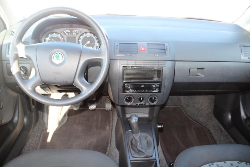 Škoda Fabia (2006) 1.2i KLIMATIZACE KOUPENO ČR - fotka 13 z 16