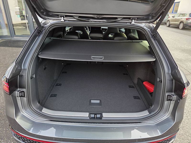 Volkswagen Passat Variant (2025) R-Line 2.0 TDI BlackStyle - fotka 41 z 51