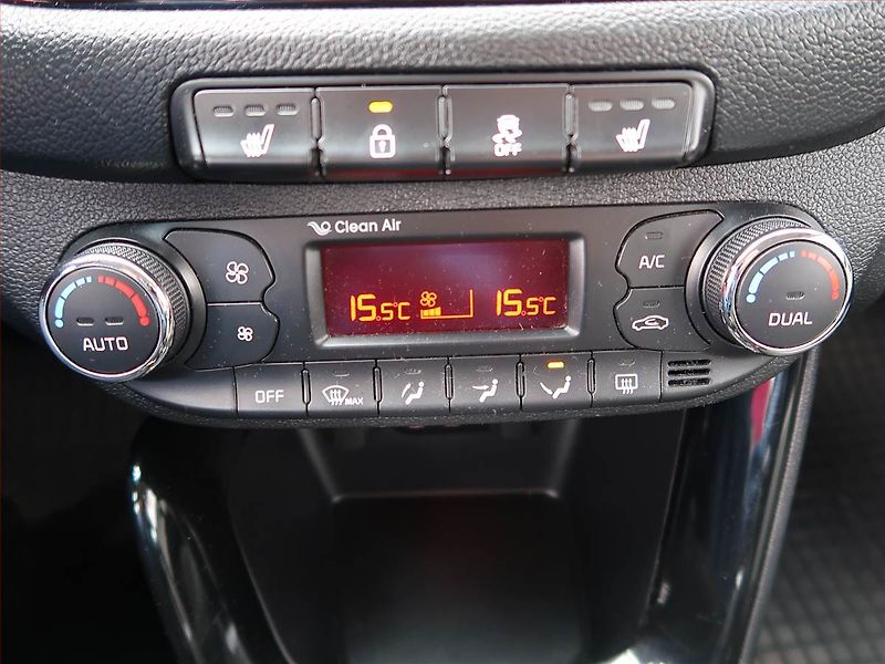 Kia Ceed (2017) Silver 1.6 GDI, Serv.kniha - fotka 15 z 18