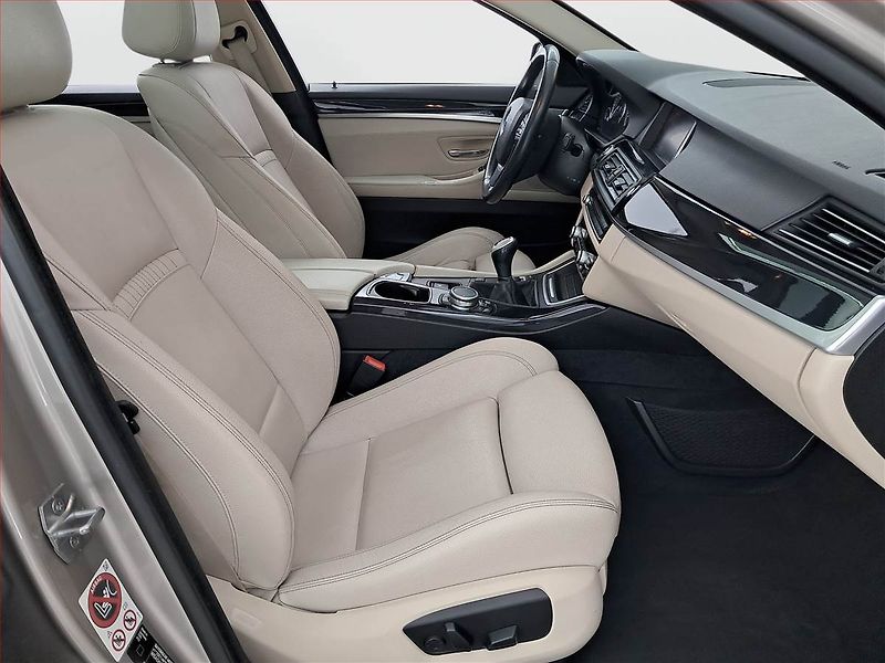 BMW Řada 5 (2015) 535i, Kůže, Navi, Bi-Xenony - fotka 9 z 22