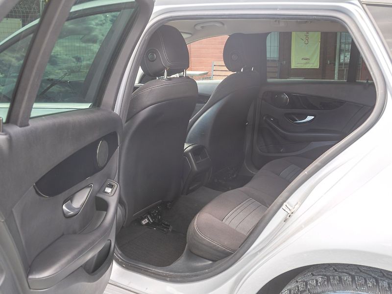 Mercedes-Benz Třídy C (2019) 220CDI LED – NAVIGACE - fotka 46 z 58