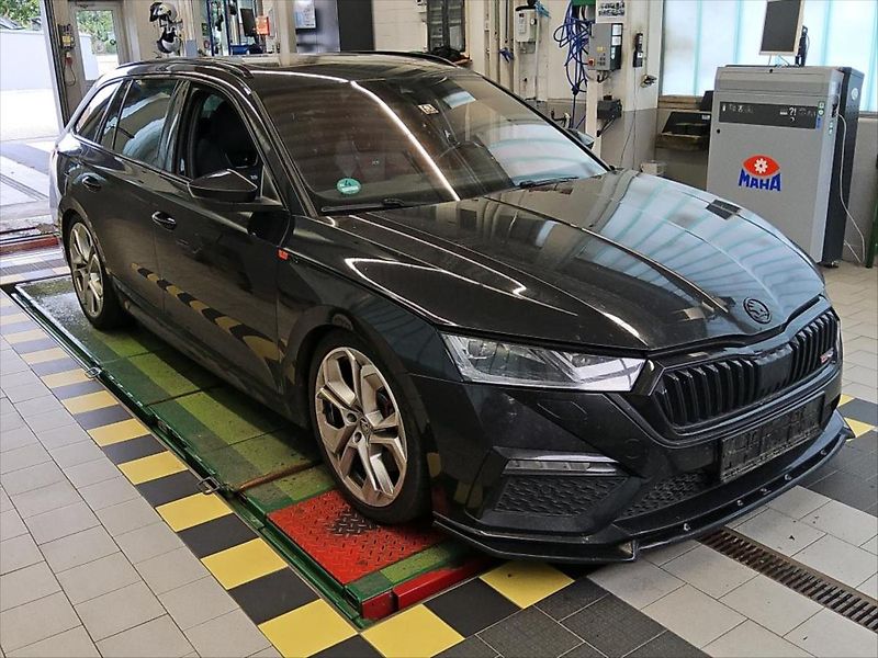 Škoda Octavia 2,0 TSI 180 KW PANO WEBASTO - fotka 9 z 9
