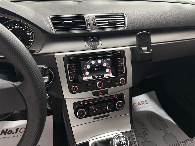 Volkswagen Passat 1,6   TDI 77KW VÝHŘEV TAŽNÉ - fotka 12 z 26