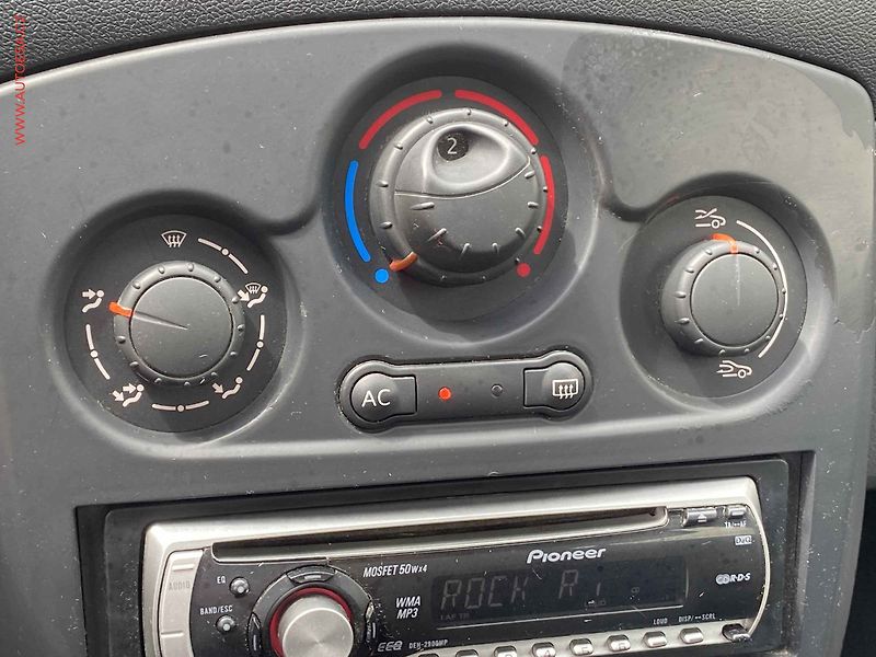 Renault Clio (2007) 1.2i, ČR, AC, zmk.řazení - fotka 14 z 16