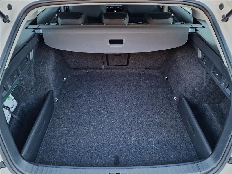 Škoda Octavia 2.0 TDI Style Combi,ČR,1.Maj. - fotka 16 z 49