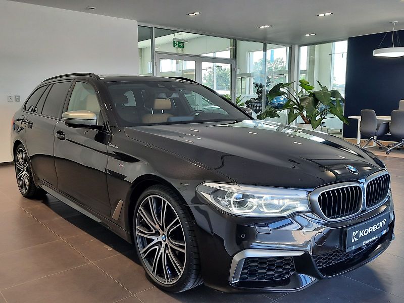 BMW Řada 5 (2020) M550d xDrive Touring - fotka 8 z 15
