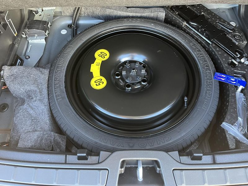 Volvo XC40 B3 FWD BE // 360 // kola - fotka 36 z 37