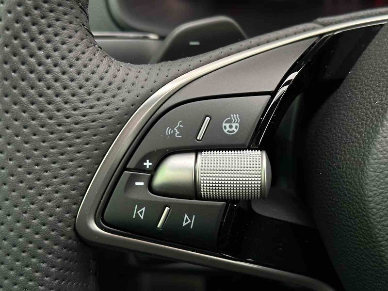 Škoda Karoq 1.5TSi DSG 150PS Sportline Mat - fotka 17 z 33