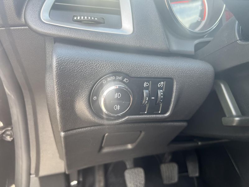 Opel Astra 1.4i 16v KAMERA TEMPOMAT ALU - fotka 12 z 42