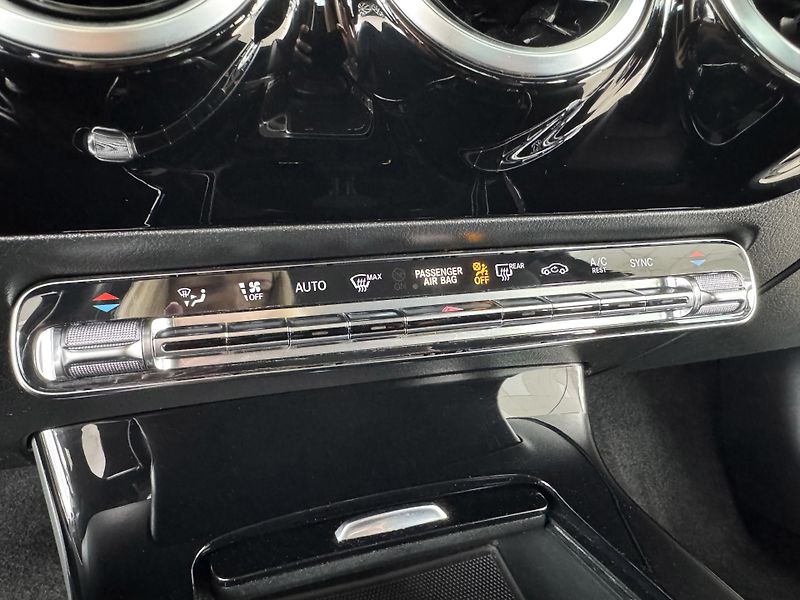 Mercedes-Benz Třídy A 200 Aut*120kW*LED*REZERVACE! - fotka 22 z 35