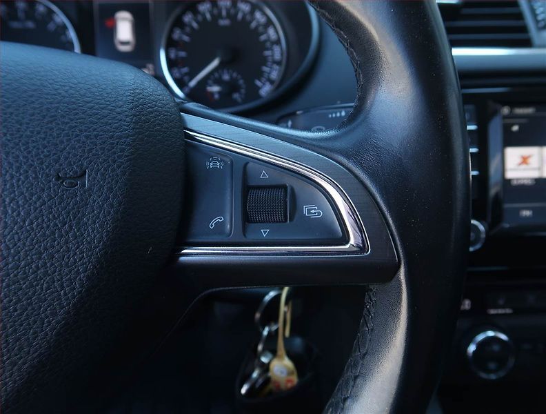 Škoda Octavia (2016) 1.6 TDI, Navi, Tempomat - fotka 17 z 17