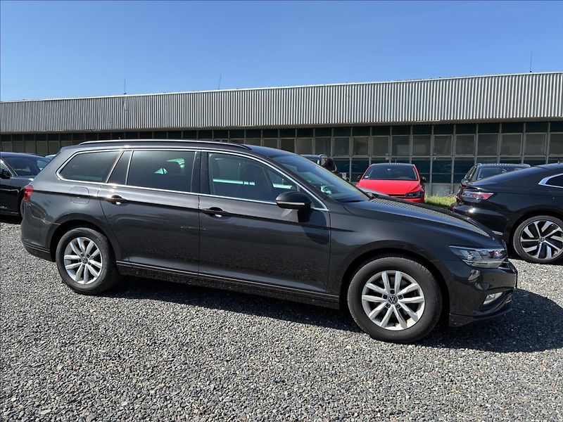 Volkswagen Passat 2,0 TDI TAŽNÉ KAMERA EL.KUFR - fotka 7 z 29