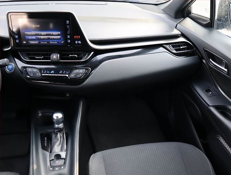 Toyota C-HR (2018) 1.8 Hybrid, Automat, Navi - fotka 8 z 24
