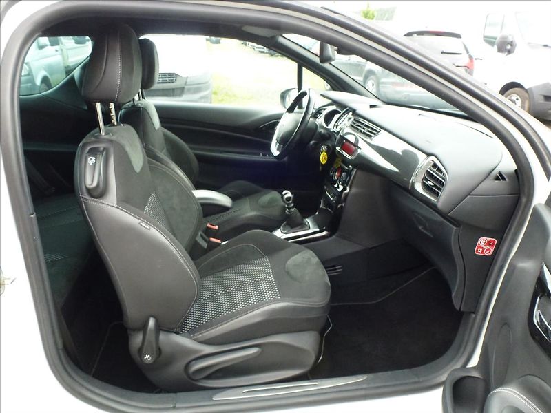 Citroën DS3 1,6 16V VTi THP SportChic - fotka 25 z 51