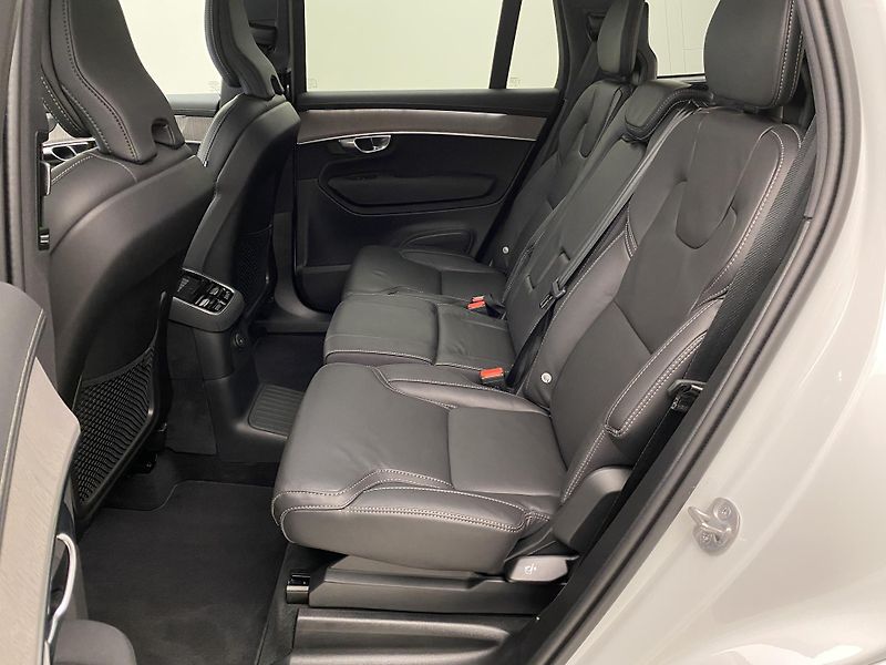 Volvo XC90 T8 AWD RECHARGE DARK REZERVACE - fotka 5 z 67