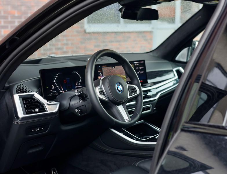 BMW X5 (2025) 50e xDrive M SPORT PRO - fotka 22 z 44