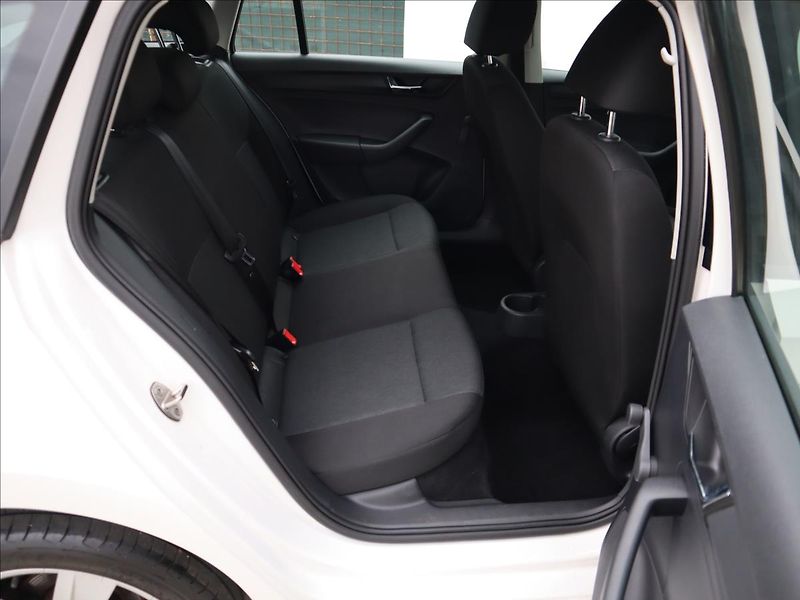 Škoda Rapid 1,0 TSi, 70kW, Výhřevy, Klima - fotka 18 z 21