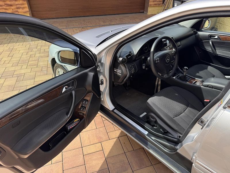 Mercedes-Benz Třídy C 200CDI 90Kw Sport Edition - fotka 6 z 25