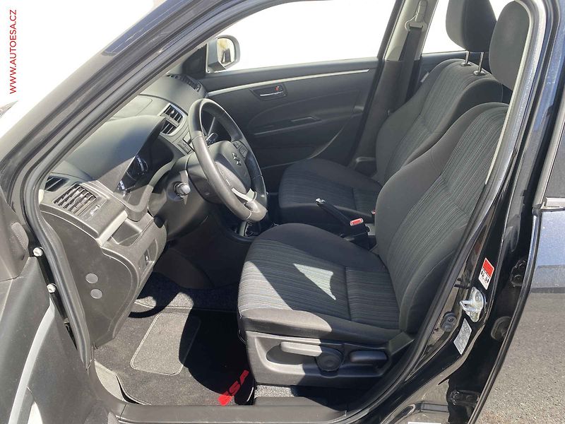 Suzuki Swift (2015) 1.2i, Club, +kola - fotka 9 z 17