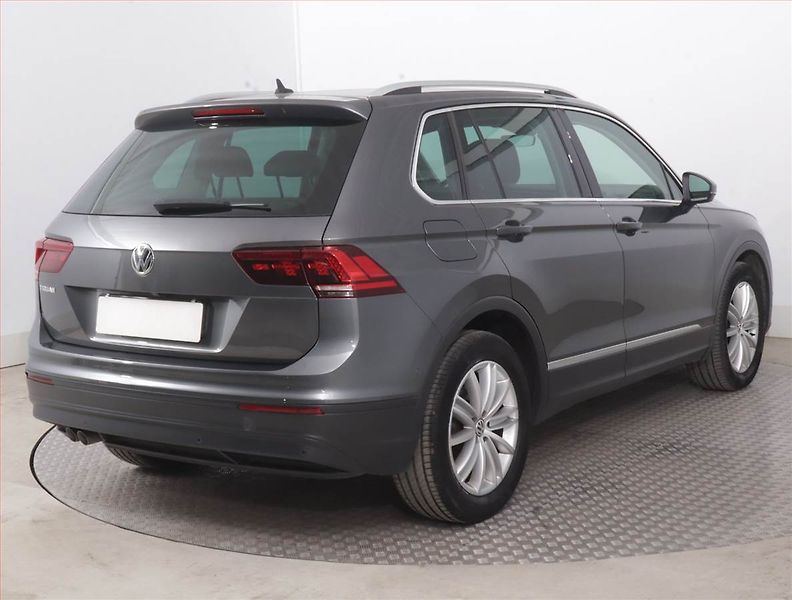 Volkswagen Tiguan (2018) 2.0 TDI, Automat, Serv.kniha - fotka 5 z 16