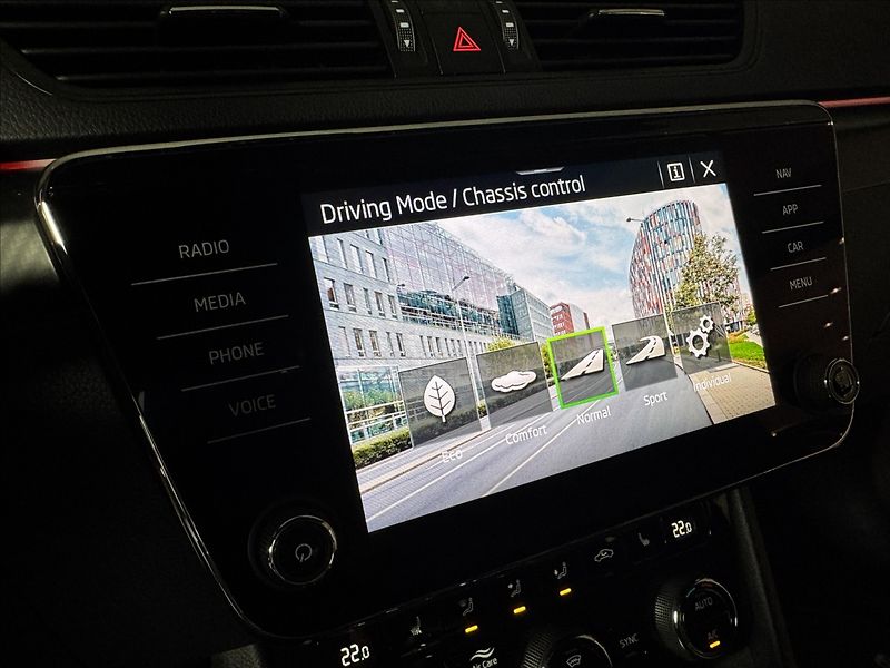 Škoda Superb 1,5 TSi  DSG Sportline Virtual - fotka 36 z 48