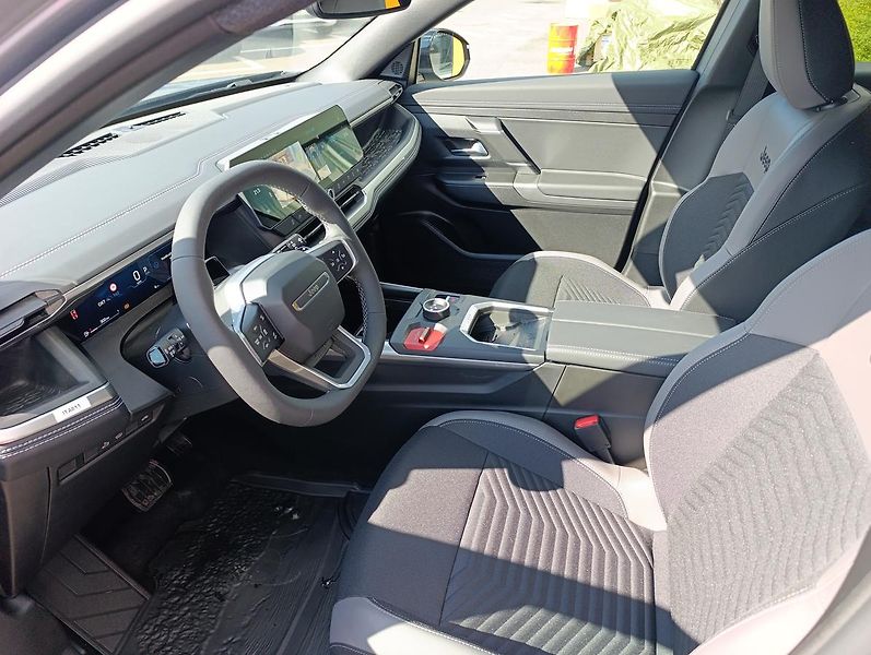 Jeep Compass (2026) First Edition e-Hybrid 145k - fotka 9 z 29