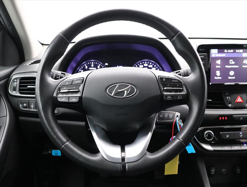Hyundai i30 1,5 i Comfort Family CZ 2.Maj - fotka 15 z 31