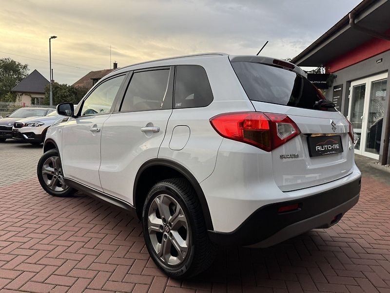 Suzuki Vitara (2017) 1.6iVVT Navi Digi Klima Kamera - fotka 3 z 50